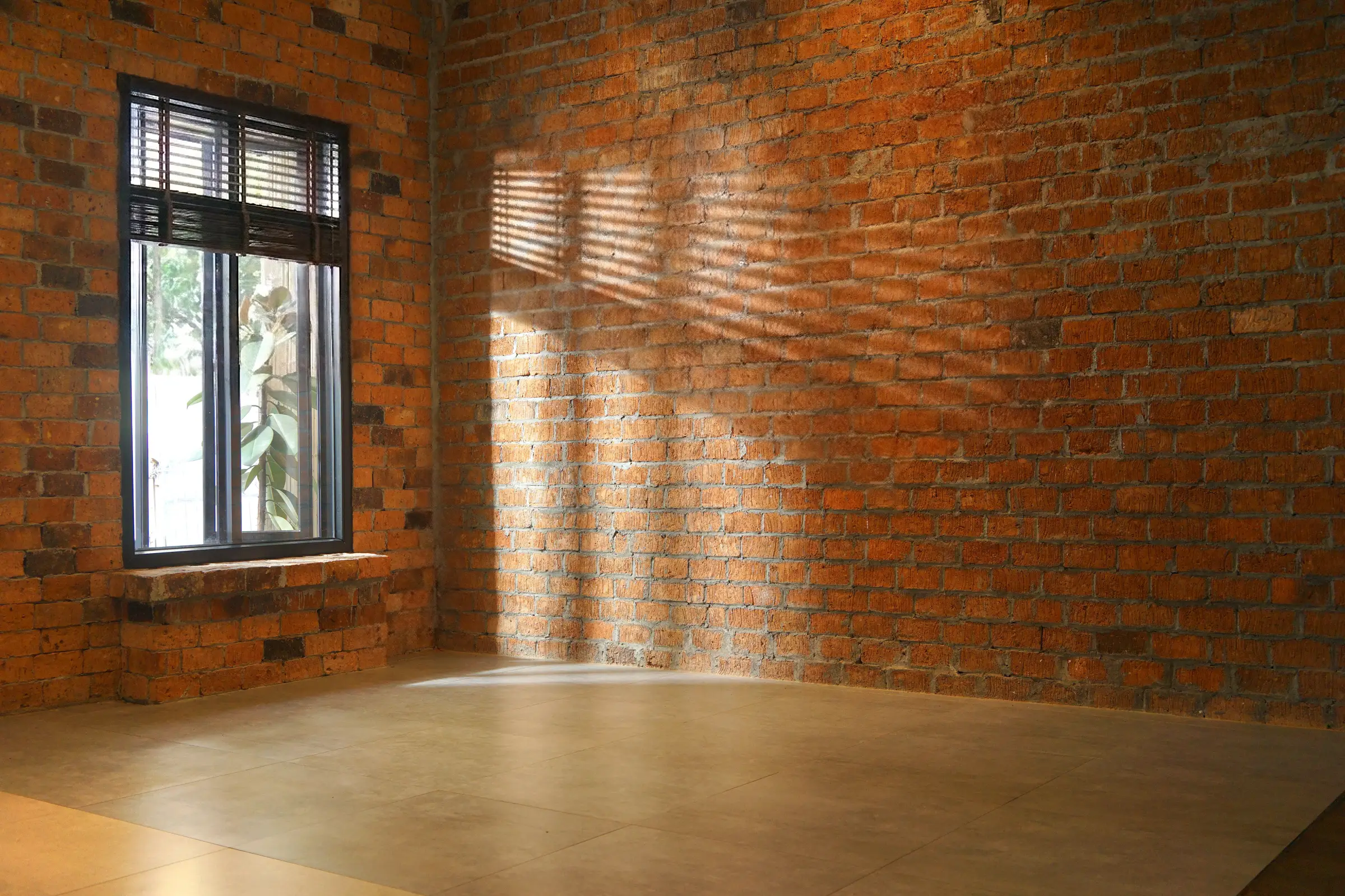 Studio 5 pakai kerei brick wall small